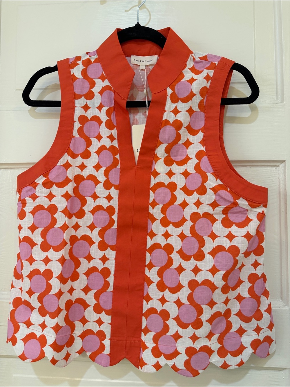 entro Red and Pink Floral Scalloped Sleeveless Top